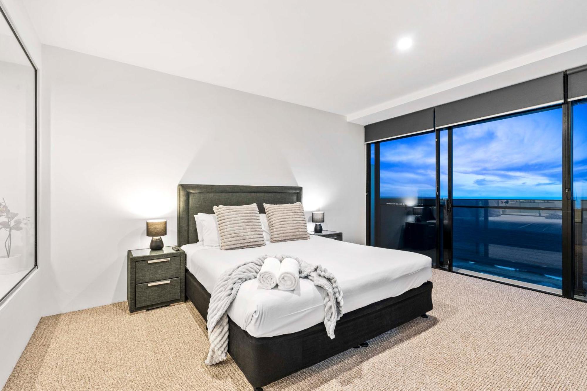 Ocean View Apartments With Balcony - Circle On Cavill - Central Location! - Self Contained & Privately Managed Gold Coast Bagian luar foto