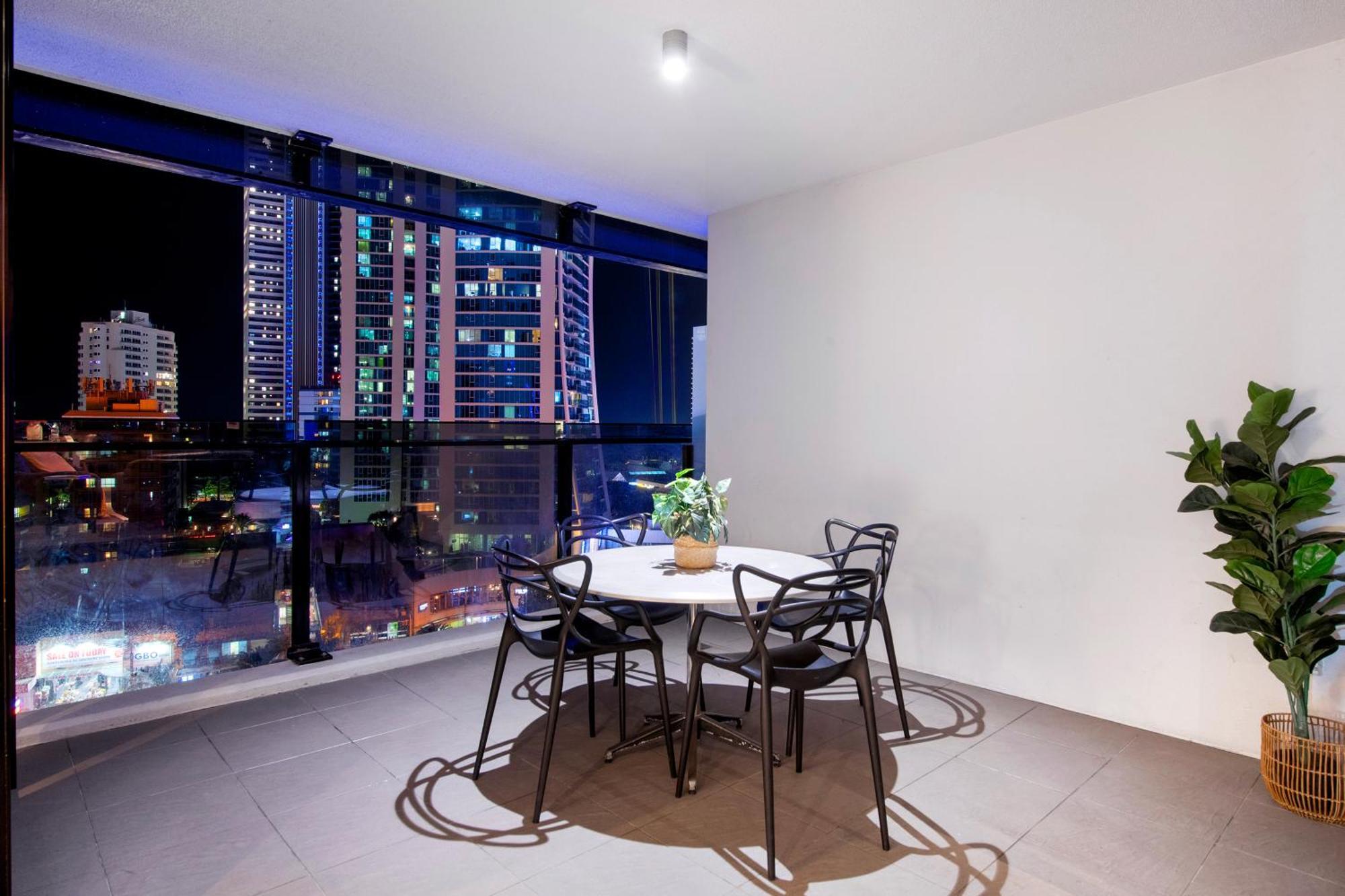 Ocean View Apartments With Balcony - Circle On Cavill - Central Location! - Self Contained & Privately Managed Gold Coast Bagian luar foto
