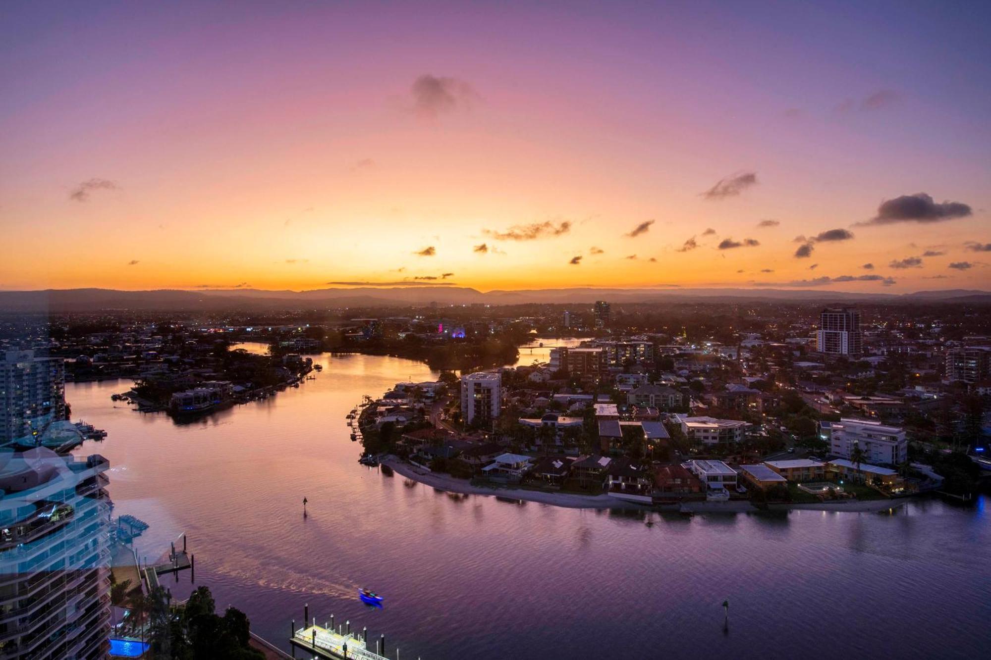 Ocean View Apartments With Balcony - Circle On Cavill - Central Location! - Self Contained & Privately Managed Gold Coast Bagian luar foto