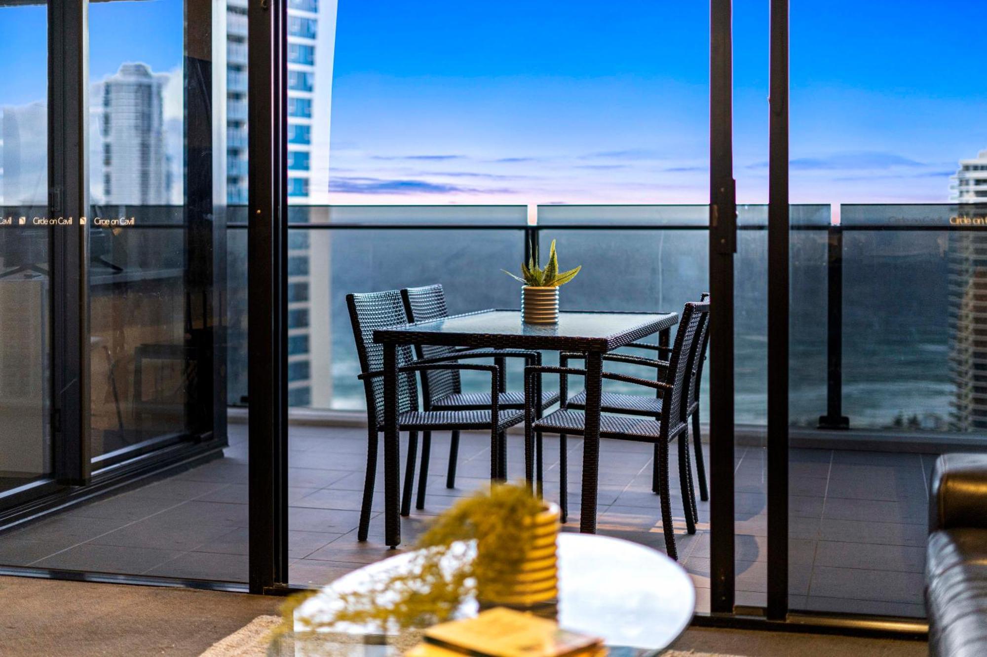 Ocean View Apartments With Balcony - Circle On Cavill - Central Location! - Self Contained & Privately Managed Gold Coast Bagian luar foto