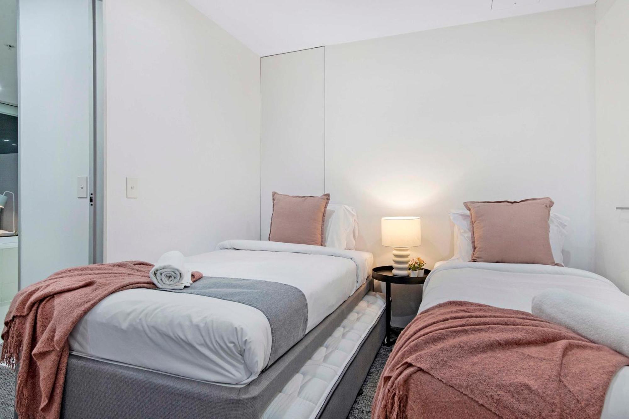 Ocean View Apartments With Balcony - Circle On Cavill - Central Location! - Self Contained & Privately Managed Gold Coast Bagian luar foto