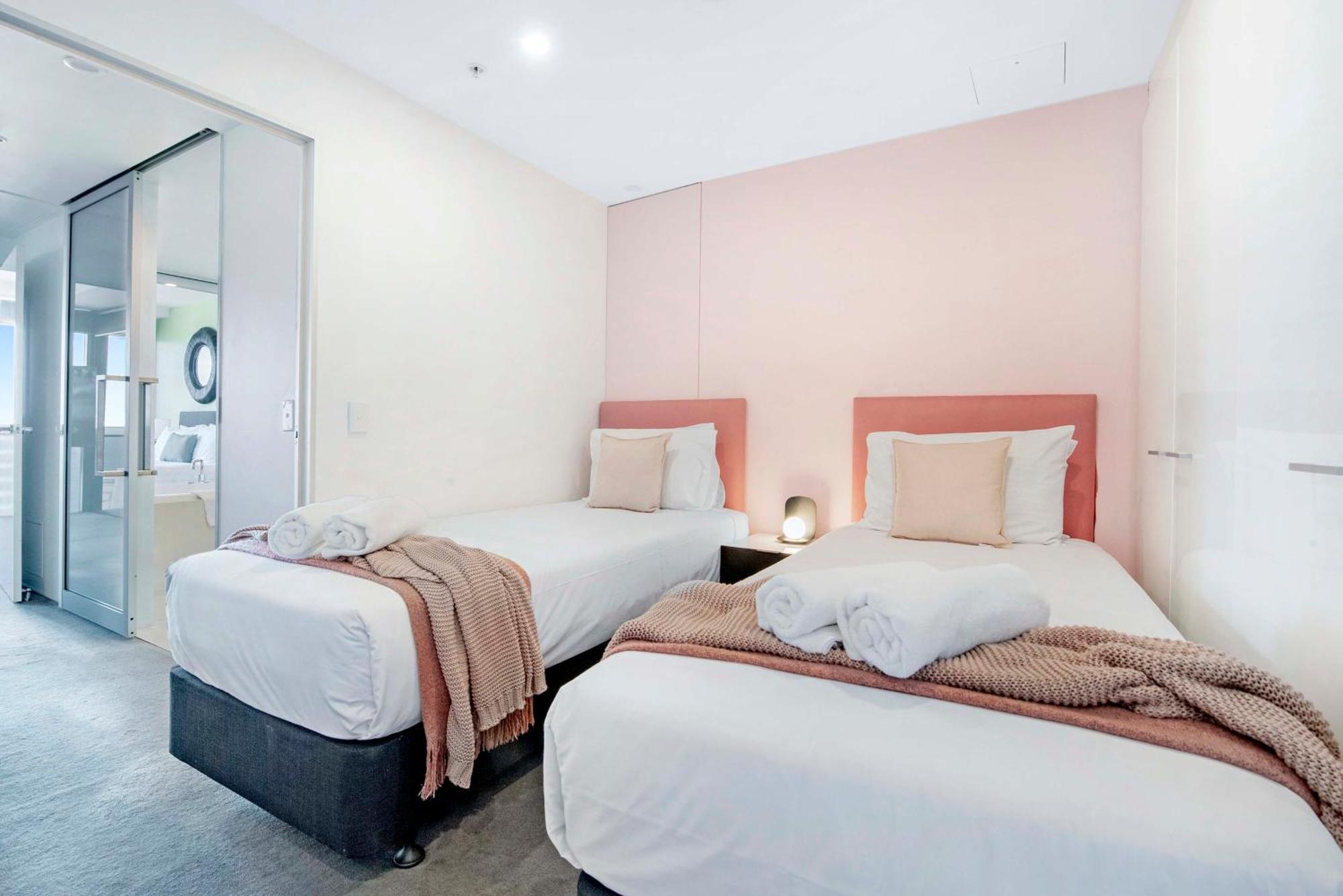 Ocean View Apartments With Balcony - Circle On Cavill - Central Location! - Self Contained & Privately Managed Gold Coast Bagian luar foto